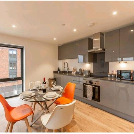 Spacious Balcony View Apt Near Nec Bhx Free Parking Sleeps 4 Hockley Heath Bagian luar foto