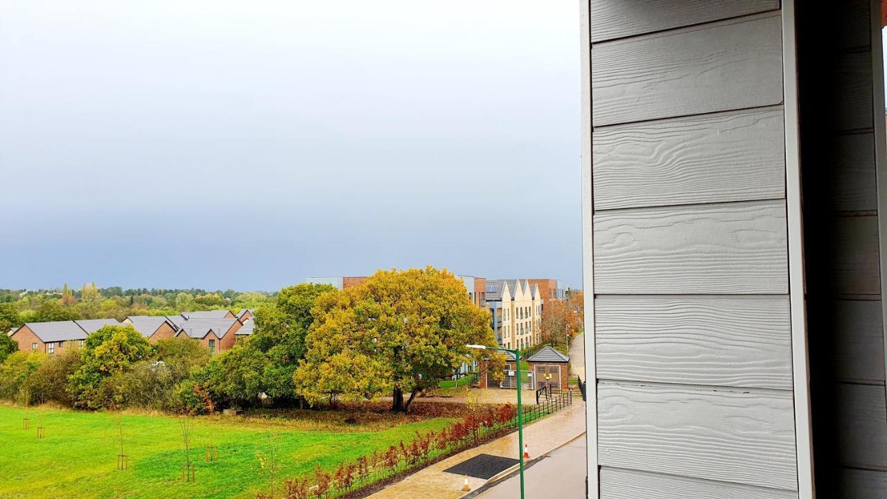 Spacious Balcony View Apt Near Nec Bhx Free Parking Sleeps 4 Hockley Heath Bagian luar foto