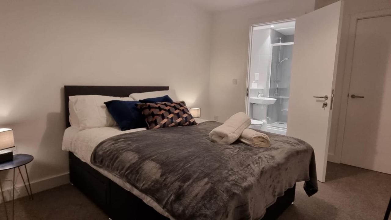 Spacious Balcony View Apt Near Nec Bhx Free Parking Sleeps 4 Hockley Heath Bagian luar foto