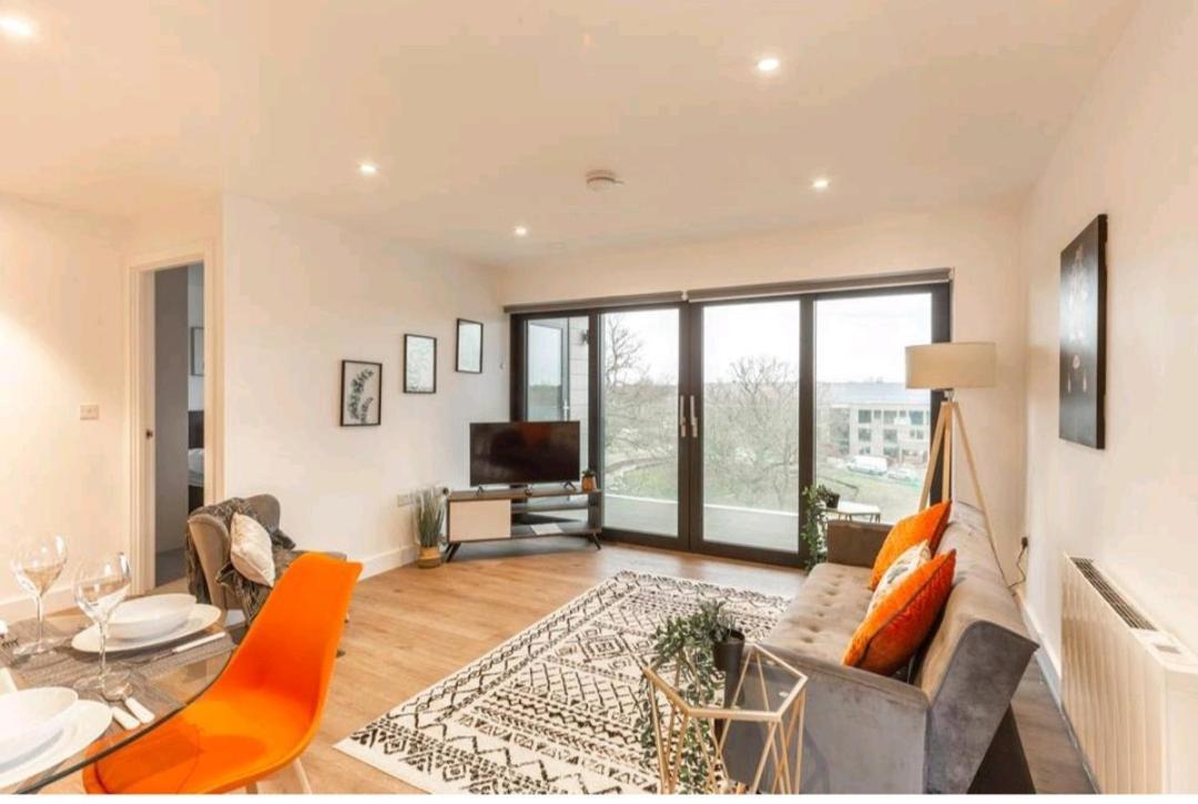 Spacious Balcony View Apt Near Nec Bhx Free Parking Sleeps 4 Hockley Heath Bagian luar foto