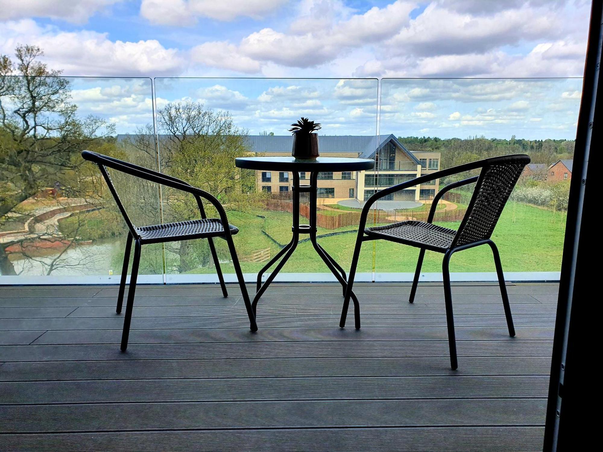 Spacious Balcony View Apt Near Nec Bhx Free Parking Sleeps 4 Hockley Heath Ruang foto